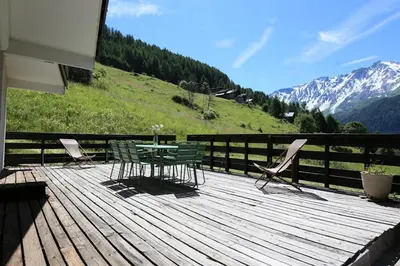Vue générale sur la montagne ou vue sur la montagne depuis l'appartement