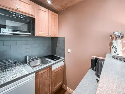 Cuisine ou kitchenette dans l'établissement Appartement calme 2 pièces, 6 personnes, garage, Val d'Isère - FR-1-411-992