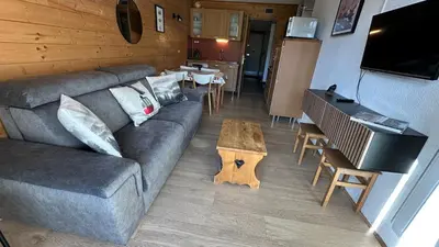 Télévision ou salle de divertissement dans l'établissement Douceur Alpine - Ménage inclus - Arc 2000 - Ski IN OUT - Conciergerie du Varet