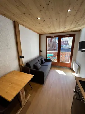 Télévision ou salle de divertissement dans l'établissement Magnifique studio neuf 4 pers - Val Claret