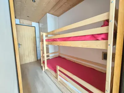 Un ou plusieurs lits superposés dans un hébergement de l'établissement Magnifique studio neuf 4 pers - Val Claret