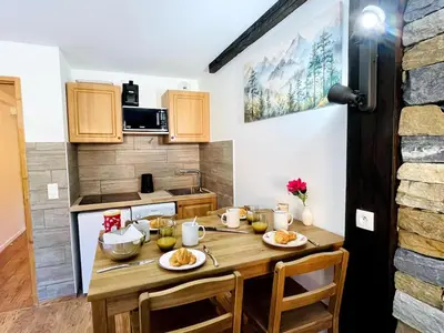Cuisine ou kitchenette dans l'établissement Appartement 6 pers, Le Clover - Front de Neige - Termignon