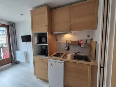 Cuisine ou kitchenette dans l'établissement Charmant studio - Val Claret 4pers