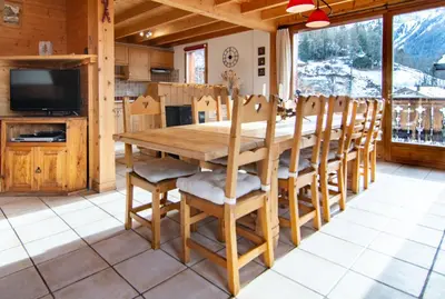 Cuisine ou kitchenette dans l'établissement Chalet Les Mélèzes Sud