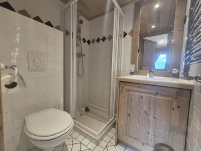 Salle de bains dans l'établissement Superbe appartement 8pers - St Foy Station