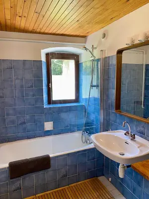 Salle de bains dans l'établissement Chalet Alice