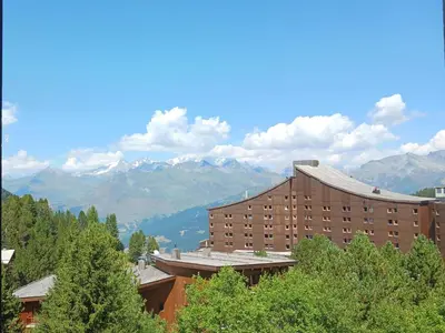 Vue générale sur la montagne ou vue sur la montagne depuis l'appartement