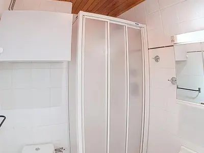 Salle de bains dans l'établissement Studio au cœur de Val d'Isère pour 2 Pers, Balcon Sud - FR-1-518-171