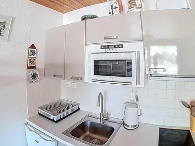 Cuisine ou kitchenette dans l'établissement Studio au cœur de Val d'Isère pour 2 Pers, Balcon Sud - FR-1-518-171
