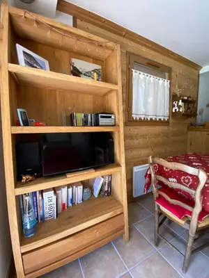 Bibliothèque dans l'appartement