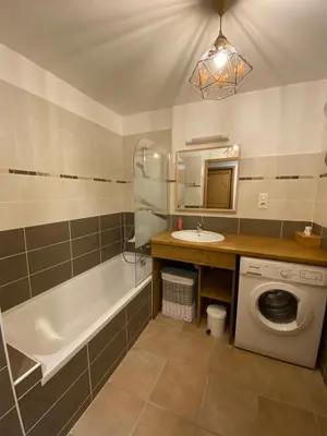 Salle de bains dans l'établissement T3 lumineux Champagny le Haut
