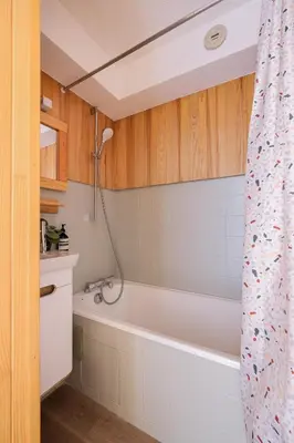 Salle de bains dans l'établissement Direct access to gondola, downtown, South-facing
