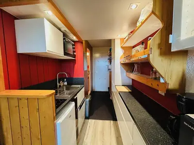 Cuisine ou kitchenette dans l'établissement Studio cabine au pied des pistes avec balcon - FR-1-346-593