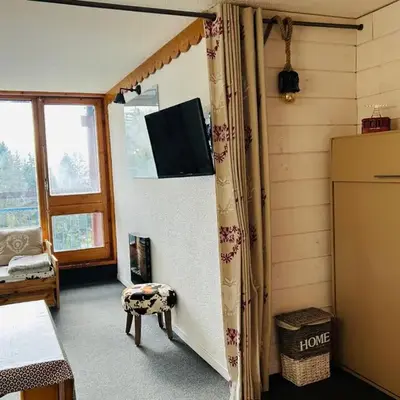Studio cabine au pied des pistes avec balcon - FR-1-346-593