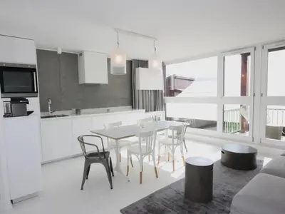 Cuisine ou kitchenette dans l'établissement Appartement rénové 5 pers, Ski aux pieds, Wifi, Centre station - FR-1-346-592