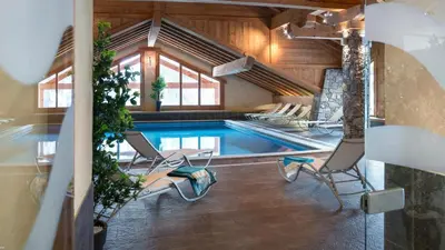 Piscine de l'établissement Rossa - ski, vue Montagne, Spa & Terrasse ou située à proximité