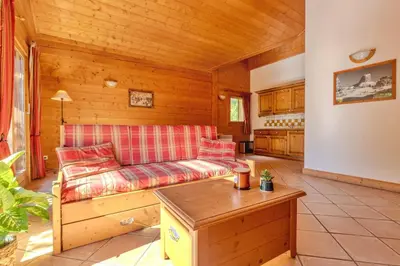 Coin salon dans l'établissement Rossa - ski, vue Montagne, Spa & Terrasse