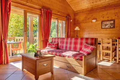 Coin salon dans l'établissement Rossa - ski, vue Montagne, Spa & Terrasse