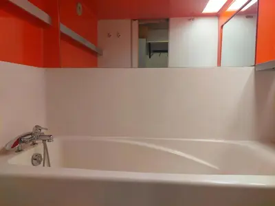 Salle de bains dans l'établissement Duplex calme et lumineux avec balcon exposé sud-est - FR-1-346-594