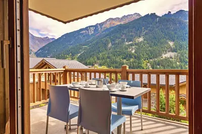 Vue générale sur la montagne ou vue sur la montagne depuis la maison de vacances