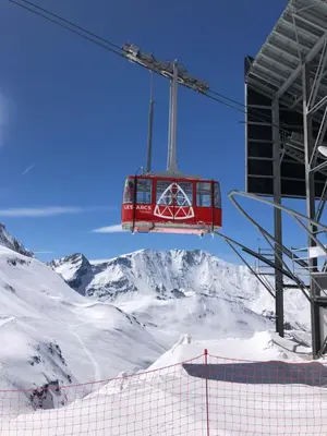 L'établissement Arc 1950 - 866 Refuge du Montagnard en hiver