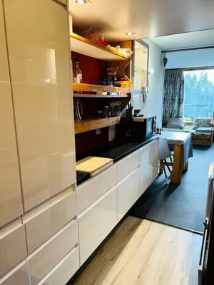 Cuisine ou kitchenette dans l'établissement Résidence Belles Challes - Studio 4 personnes centre station MAE-6763