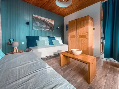 Un ou plusieurs lits dans un hébergement de l'établissement Studio fonctionnel 30m², 5 pers, vue pistes, balcon, Tignes - FR-1-411-1000
