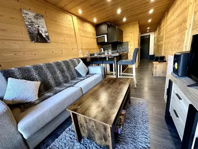 Télévision ou salle de divertissement dans l'établissement Ski Home Bel Aval - Ménage inclus - Arc 2000 - LaConciergerie du Varet