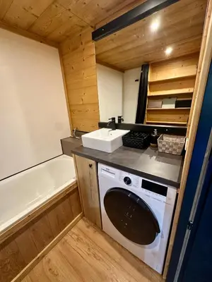 Cuisine ou kitchenette dans l'établissement Ski Home Bel Aval - Ménage inclus - Arc 2000 - LaConciergerie du Varet