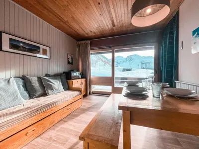 Coin salon dans l'établissement Résidence La Grande Casse - Spacieux studio de 30 m² avec vue directe sur les pistes du Lavachet. MAE-3973