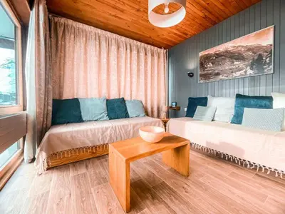 Coin salon dans l'établissement Résidence La Grande Casse - Spacieux studio de 30 m² avec vue directe sur les pistes du Lavachet. MAE-3973