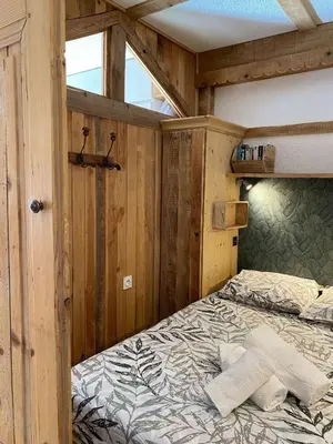 Un ou plusieurs lits dans un hébergement de l'établissement Studio avec terrasse plein sud vu montagne