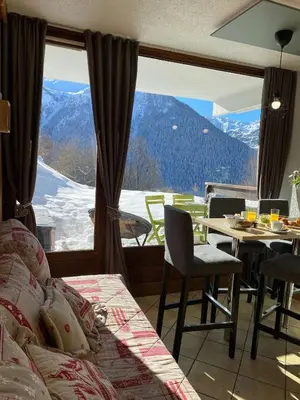 Vue générale sur la montagne ou vue sur la montagne depuis l'appartement