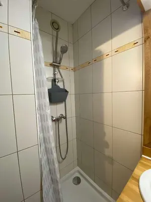 Salle de bains dans l'établissement Studio avec terrasse plein sud vu montagne