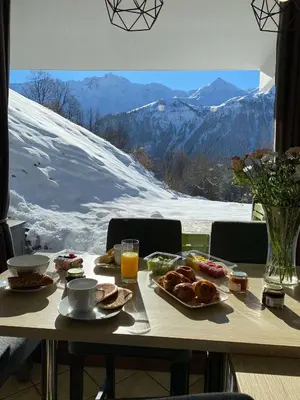 Vue générale sur la montagne ou vue sur la montagne depuis l'appartement