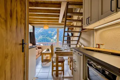 Cuisine ou kitchenette dans l'établissement Ravine - Duplex superbe vue 5 minutes des télécabines