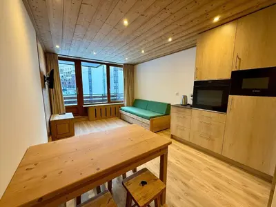 Cuisine ou kitchenette dans l'établissement Tignes Val Claret : Studio 4 pers, Balcon Sud, Wifi Inclus - FR-1-502-612