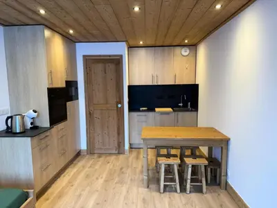 Cuisine ou kitchenette dans l'établissement Résidence Prariond B - Studio rénové·Pieds des pistes ·Balcon MAE-0303
