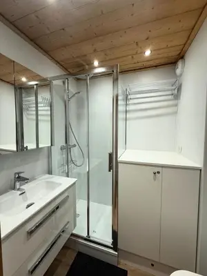 Salle de bains dans l'établissement Résidence Prariond B - Studio rénové·Pieds des pistes ·Balcon MAE-0303