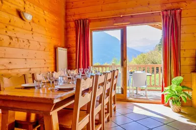 Vue générale sur la montagne ou vue sur la montagne depuis l'appartement