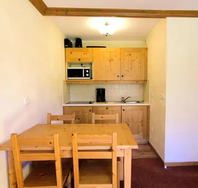 Cuisine ou kitchenette dans l'établissement Résidence Les Alpages De Val-cenis - Résidence les Alpages - Chalet C - Appartement 109 MAE-2983