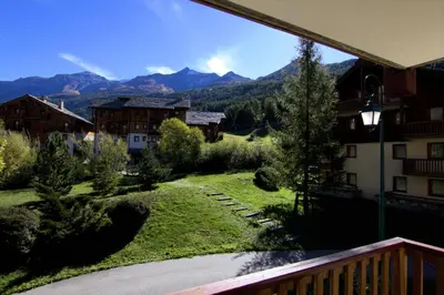Vue générale sur la montagne ou vue sur la montagne depuis l'appartement