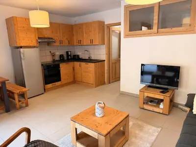 Cuisine ou kitchenette dans l'établissement Appartement cozy avec grande terrasse et casier à skis - FR-1-464-256