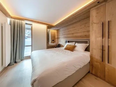 Un ou plusieurs lits dans un hébergement de l'établissement Appartement de standing avec piscine, sauna et hammam à Val-d'Isère - FR-1-694-424