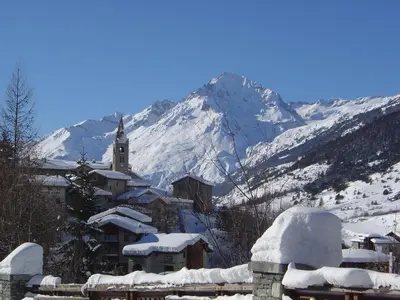 Vue générale sur la montagne ou vue sur la montagne depuis l'appartement