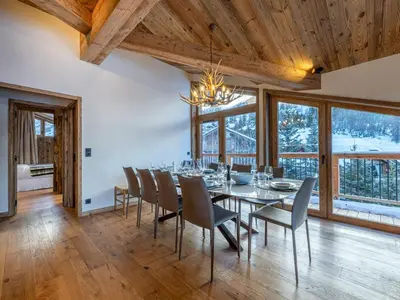 Plan de l'établissement Luxueux appartement 7 pièces, cheminée, parking, vue imprenable - FR-1-694-423
