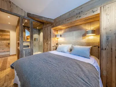 Plan de l'établissement Luxueux appartement 7 pièces, cheminée, parking, vue imprenable - FR-1-694-423