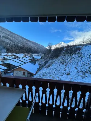 Vue générale sur la montagne ou vue sur la montagne depuis l'appartement