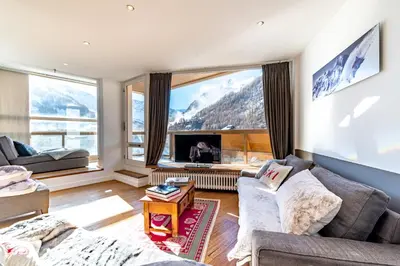 Vue générale sur la montagne ou vue sur la montagne depuis l'appartement