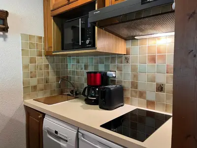 Cuisine ou kitchenette dans l'établissement Appartement 2 pièces avec accès piscine, près des pistes, 4 personnes max - FR-1-464-257